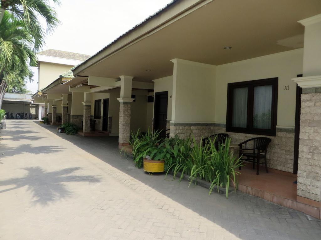 Adisurya Hotel Kediri  Zimmer foto