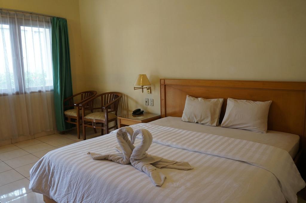 Adisurya Hotel Kediri  Zimmer foto